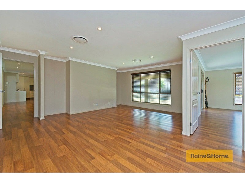 8 Ragamuffin Drive, Coomera Waters QLD 4209