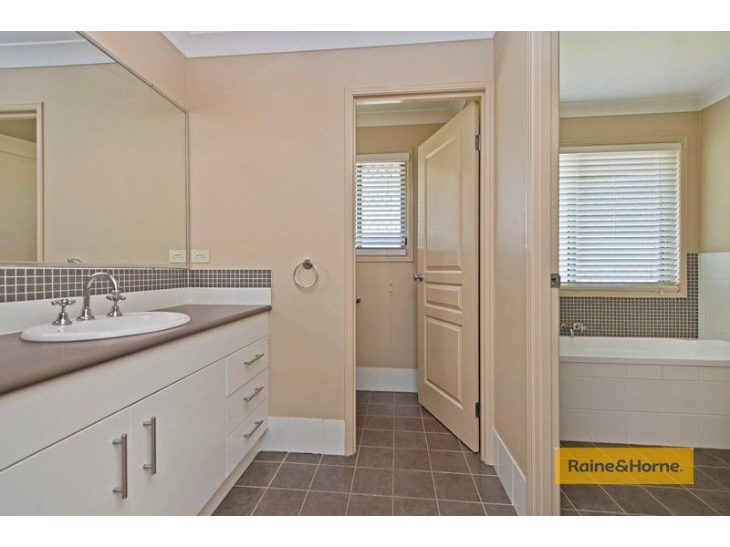 8 Ragamuffin Drive, Coomera Waters QLD 4209