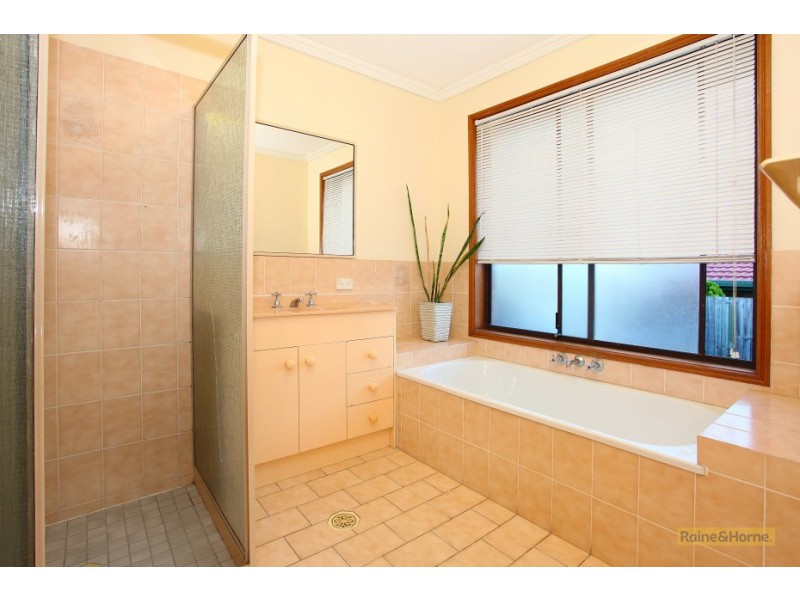 73 Discovery Drive, Helensvale QLD 4212