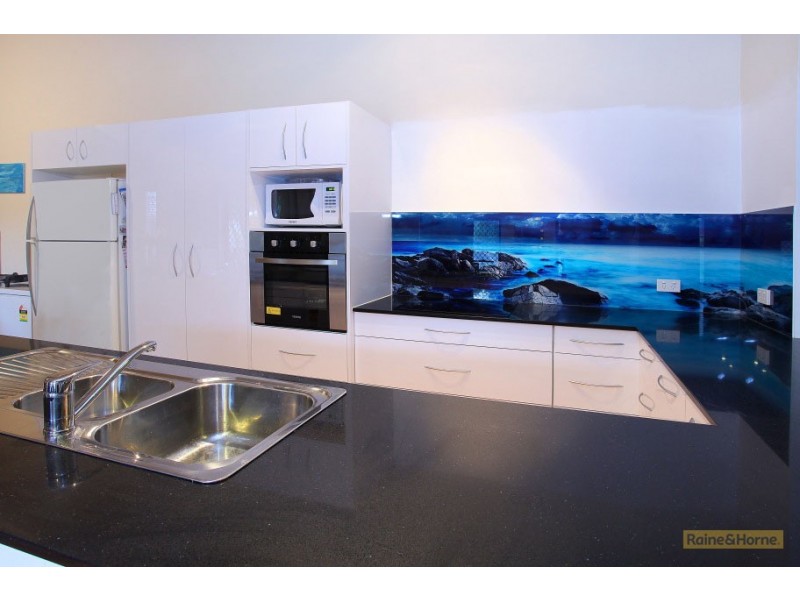 214 Discovery Drive, Helensvale QLD 4212