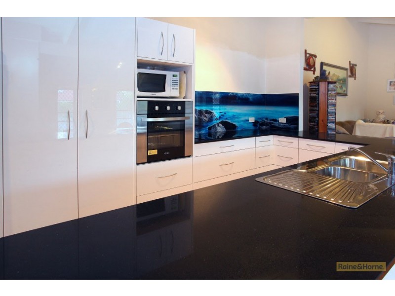 214 Discovery Drive, Helensvale QLD 4212