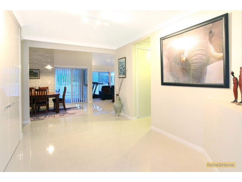 11 Lockhart Place, Helensvale QLD 4212