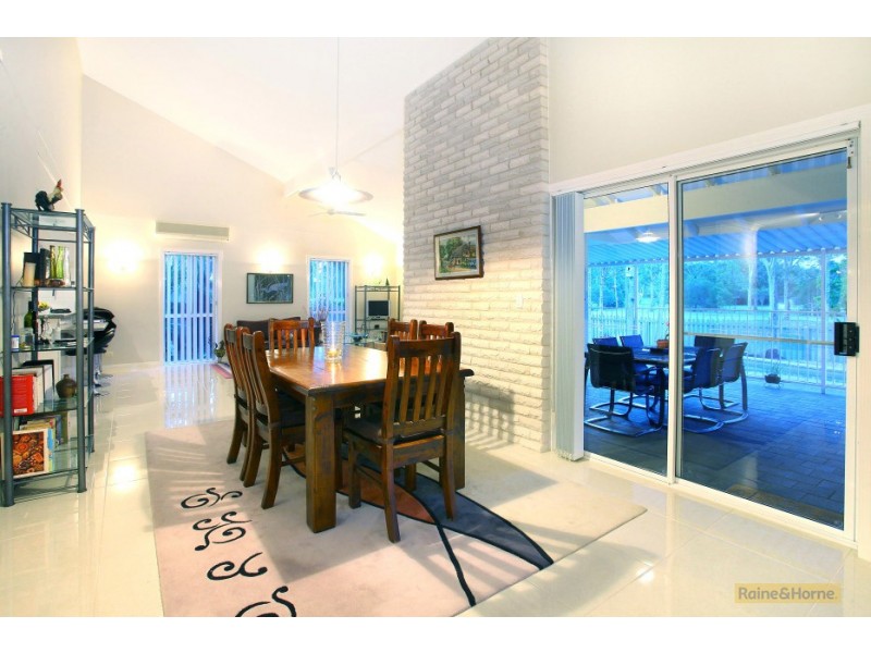 11 Lockhart Place, Helensvale QLD 4212