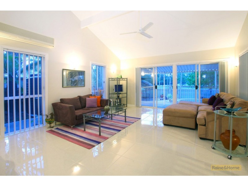 11 Lockhart Place, Helensvale QLD 4212