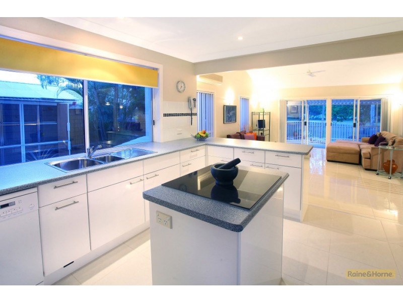 11 Lockhart Place, Helensvale QLD 4212