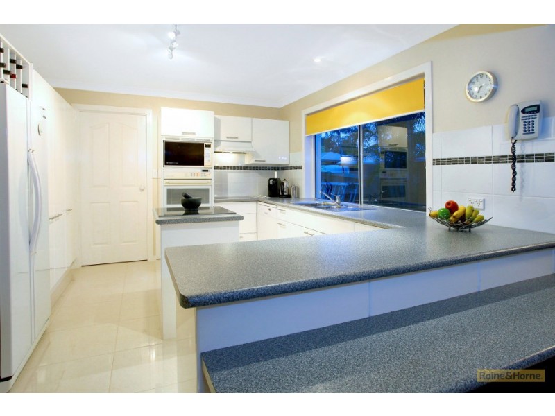 11 Lockhart Place, Helensvale QLD 4212