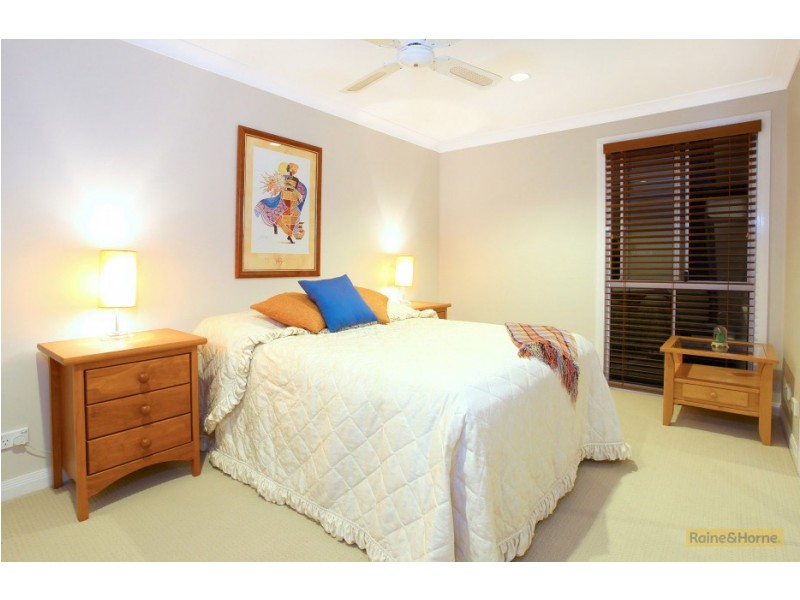 11 Lockhart Place, Helensvale QLD 4212