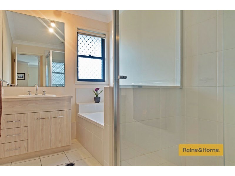 15 Cobb and Co Drive, Oxenford QLD 4210