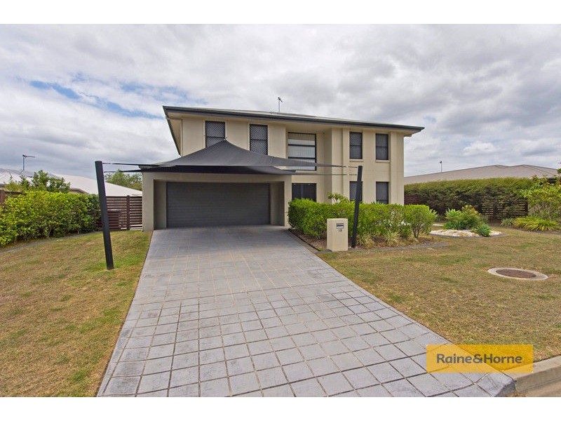 15 Cobb and Co Drive, Oxenford QLD 4210