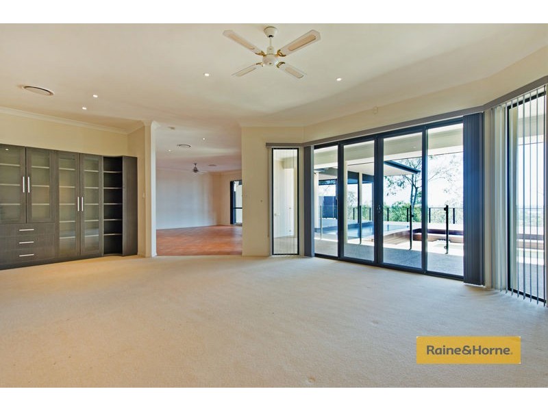 53 Highvale Drive, Helensvale QLD 4212