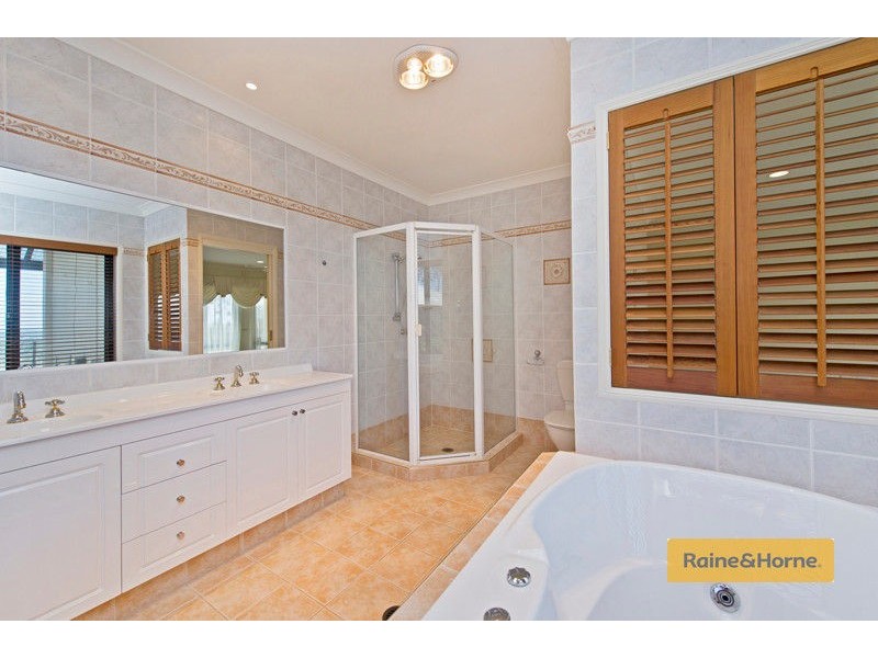 53 Highvale Drive, Helensvale QLD 4212