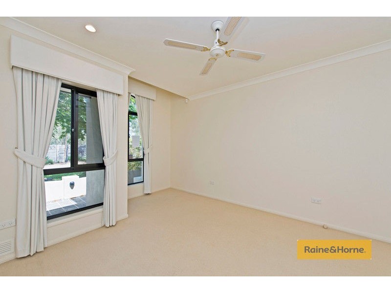 53 Highvale Drive, Helensvale QLD 4212