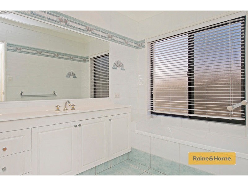 53 Highvale Drive, Helensvale QLD 4212
