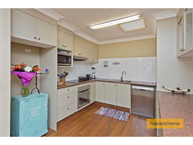 1/4 Ash Court, Arundel QLD 4214