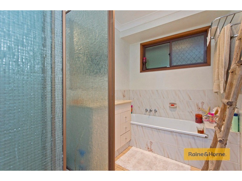 1/4 Ash Court, Arundel QLD 4214