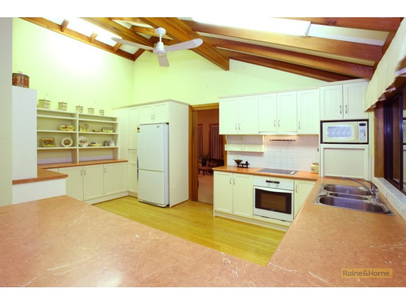 16 Surrey Court, Helensvale QLD 4212