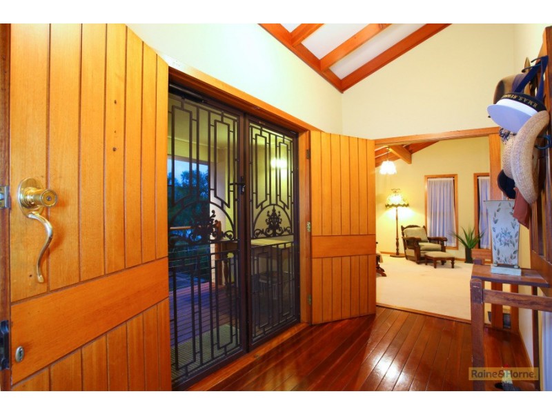 16 Surrey Court, Helensvale QLD 4212