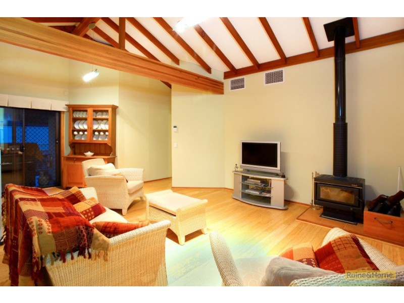 16 Surrey Court, Helensvale QLD 4212