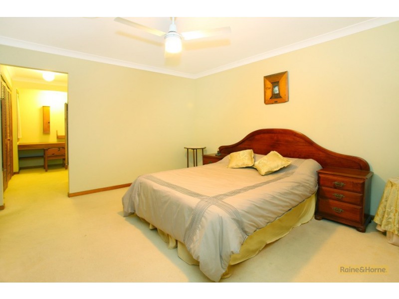 16 Surrey Court, Helensvale QLD 4212