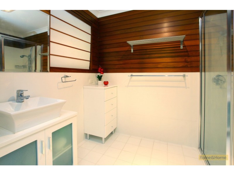 16 Surrey Court, Helensvale QLD 4212