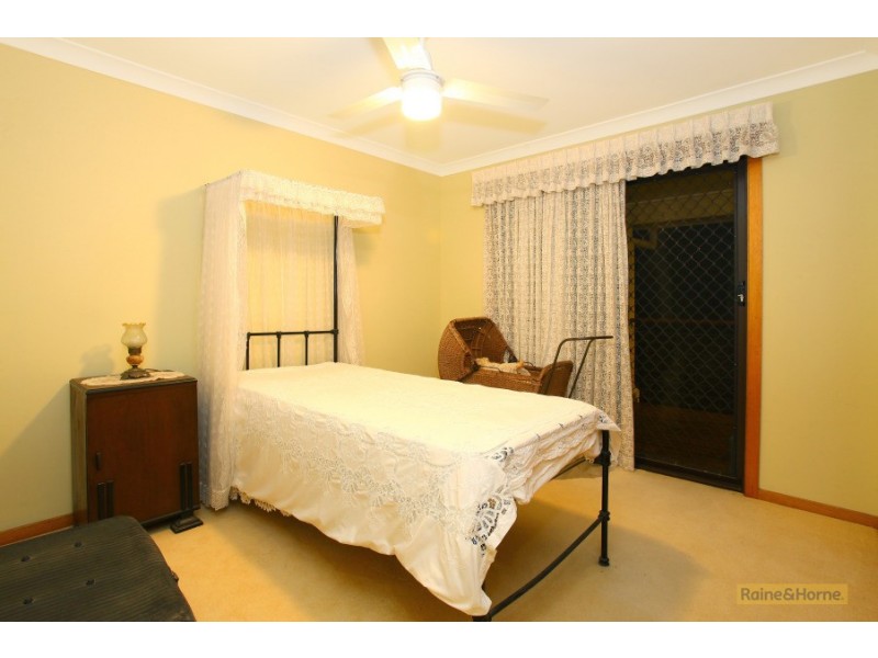 16 Surrey Court, Helensvale QLD 4212