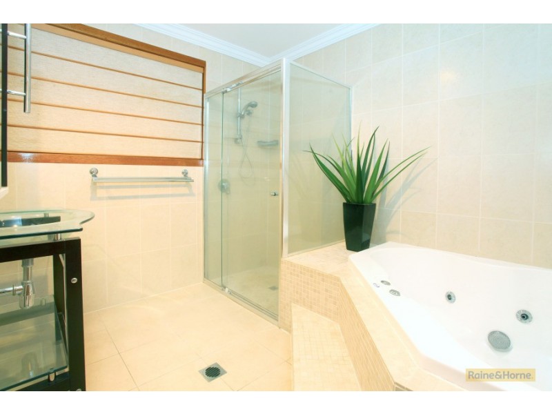 16 Surrey Court, Helensvale QLD 4212