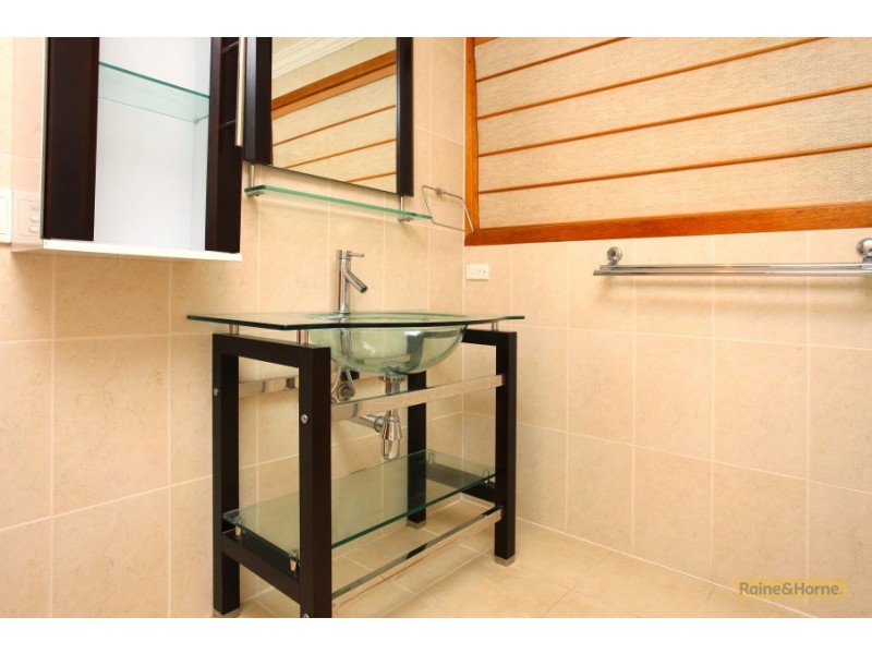 16 Surrey Court, Helensvale QLD 4212