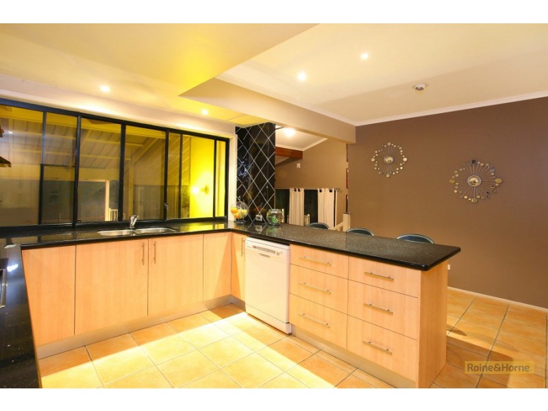 9 Katoomba Ct, Helensvale QLD 4212