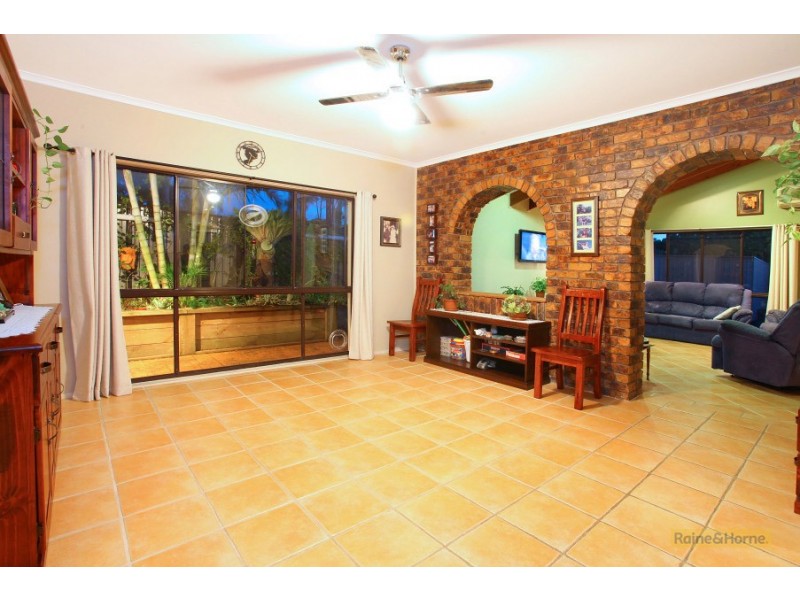 9 Katoomba Ct, Helensvale QLD 4212