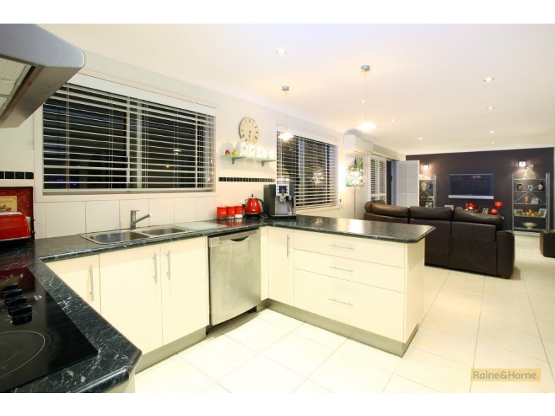 7 Narooma Place, Helensvale QLD 4212