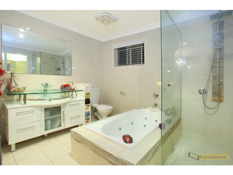 7 Narooma Place, Helensvale QLD 4212