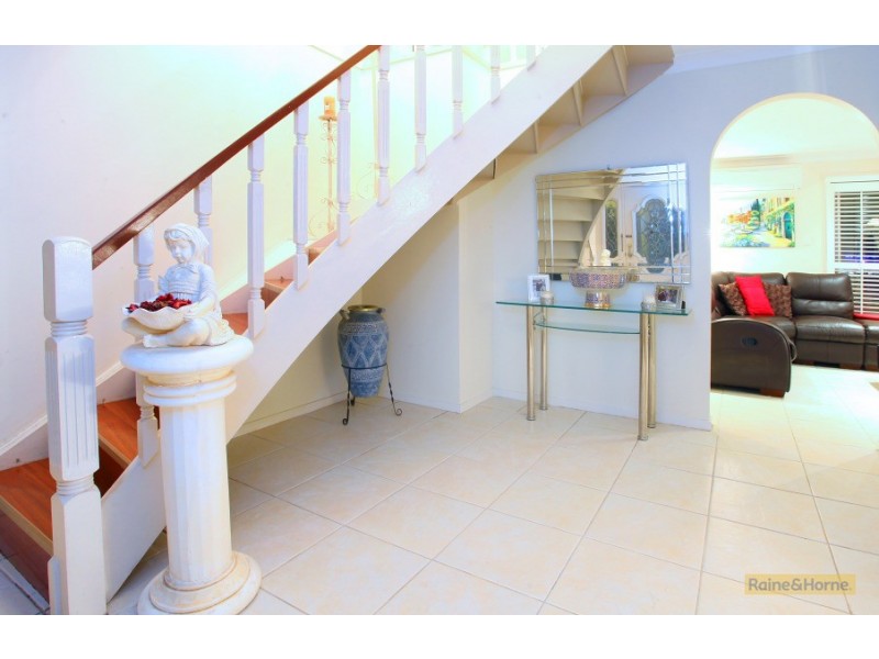 7 Narooma Place, Helensvale QLD 4212