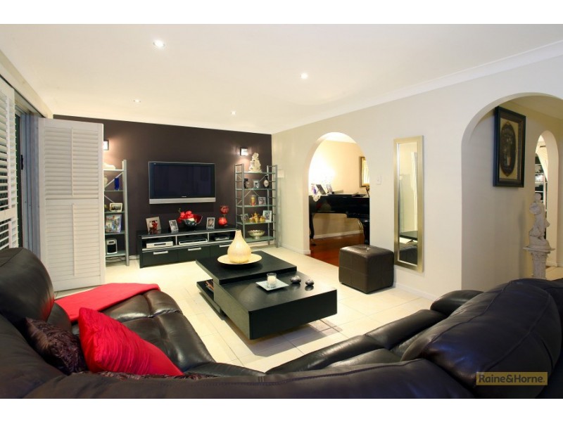 7 Narooma Place, Helensvale QLD 4212