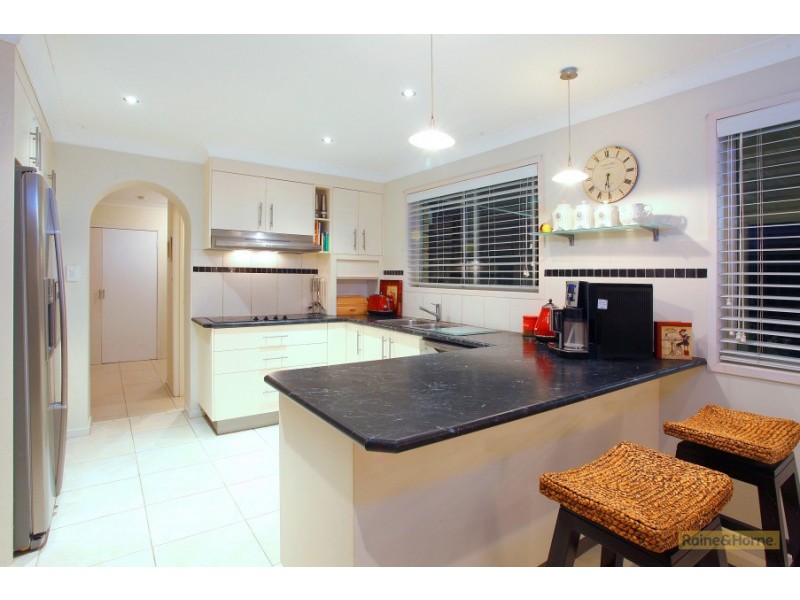 7 Narooma Place, Helensvale QLD 4212