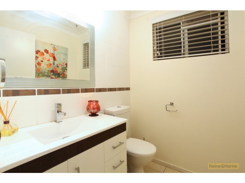 7 Narooma Place, Helensvale QLD 4212