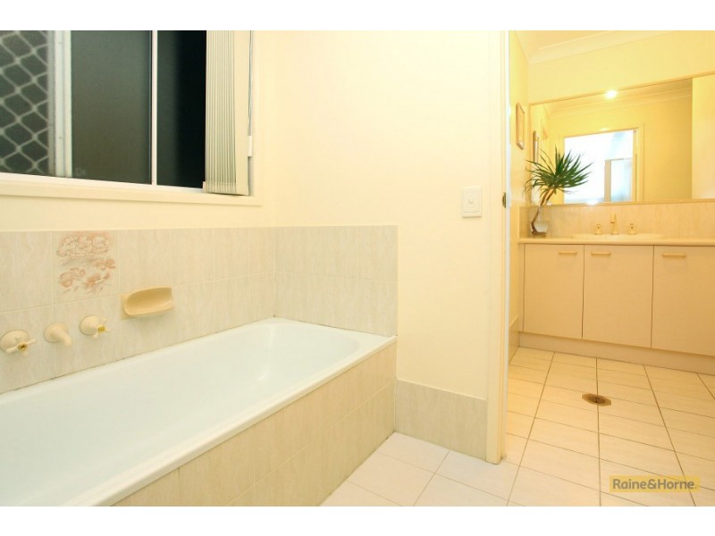 22 Erindale Ct, Helensvale QLD 4212