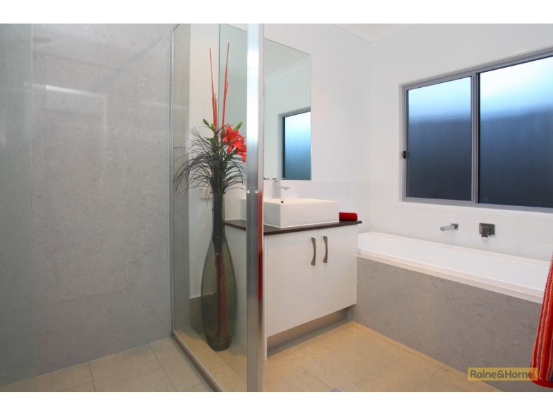 3 Valley Brook Rise, Upper Coomera QLD 4209