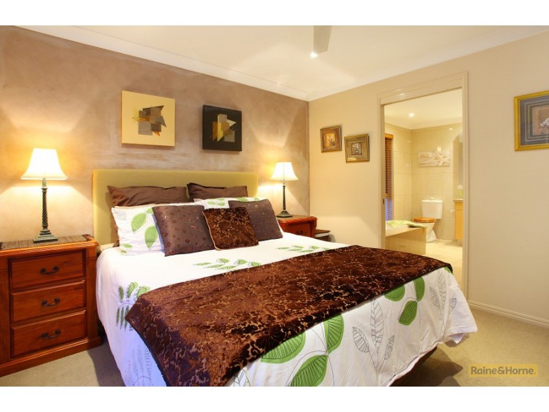 7 Penrith Court, Helensvale QLD 4212