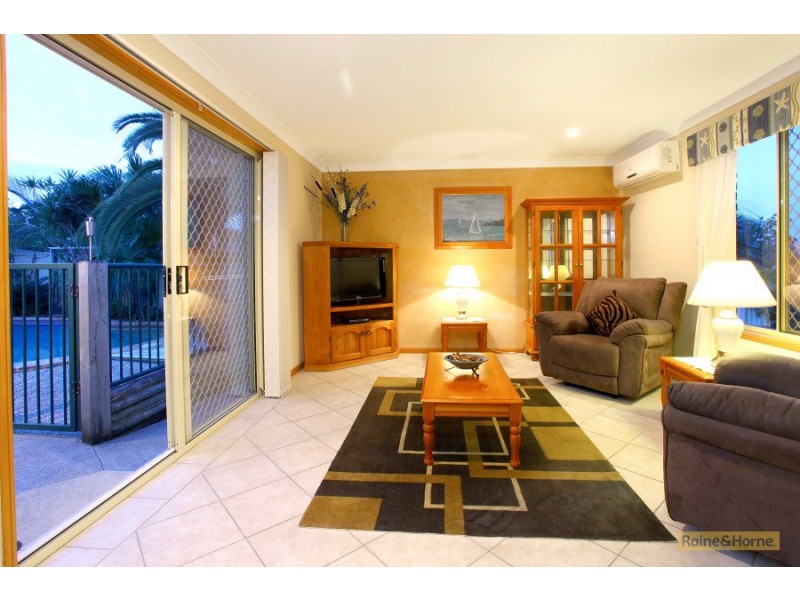 7 Penrith Court, Helensvale QLD 4212