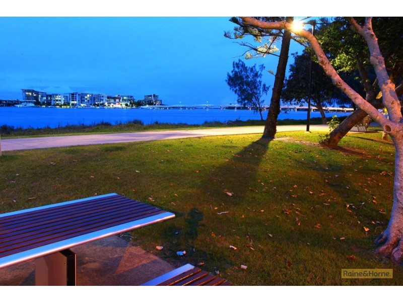 1/12 Rouen Avenue, Paradise Point QLD 4216