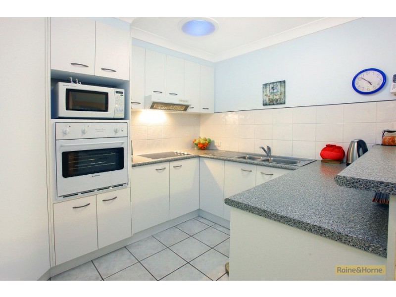 1/12 Rouen Avenue, Paradise Point QLD 4216