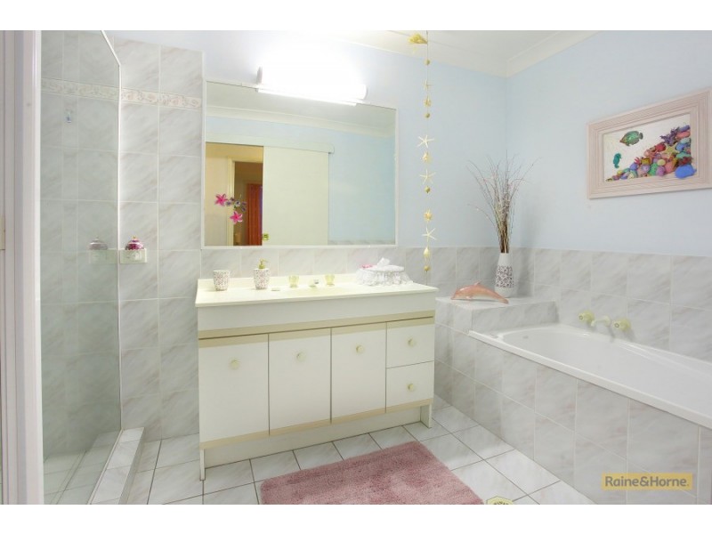 1/12 Rouen Avenue, Paradise Point QLD 4216