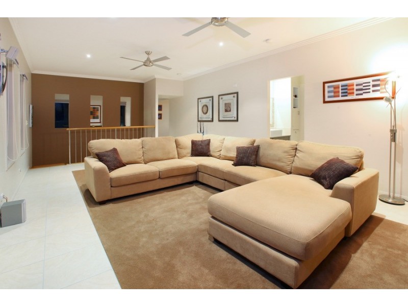 3 Katoomba Court, Helensvale QLD 4212