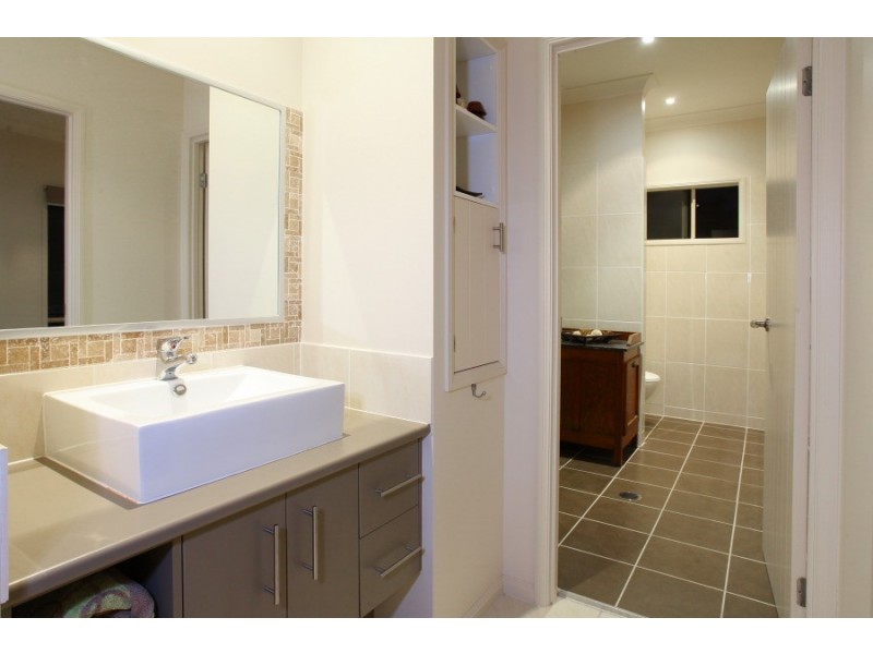 3 Katoomba Court, Helensvale QLD 4212