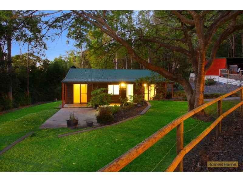 4 Woodside Place, Helensvale QLD 4212