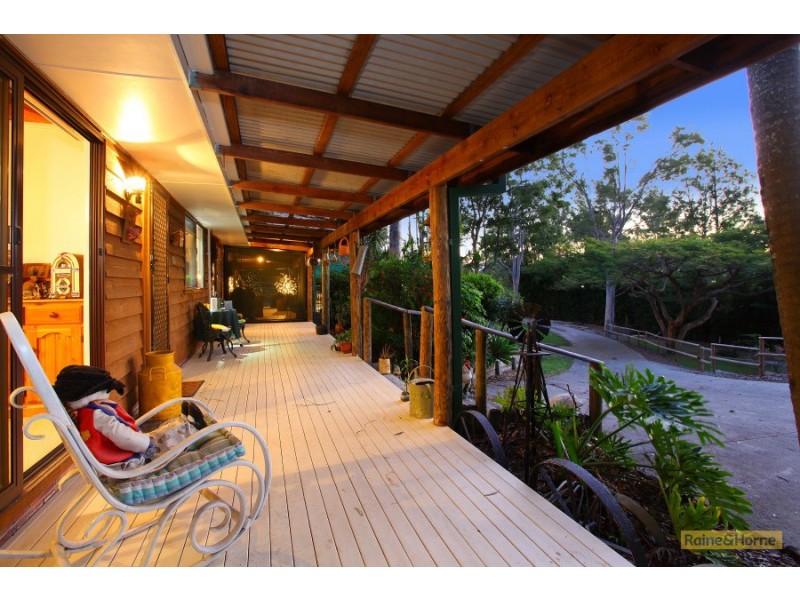 4 Woodside Place, Helensvale QLD 4212