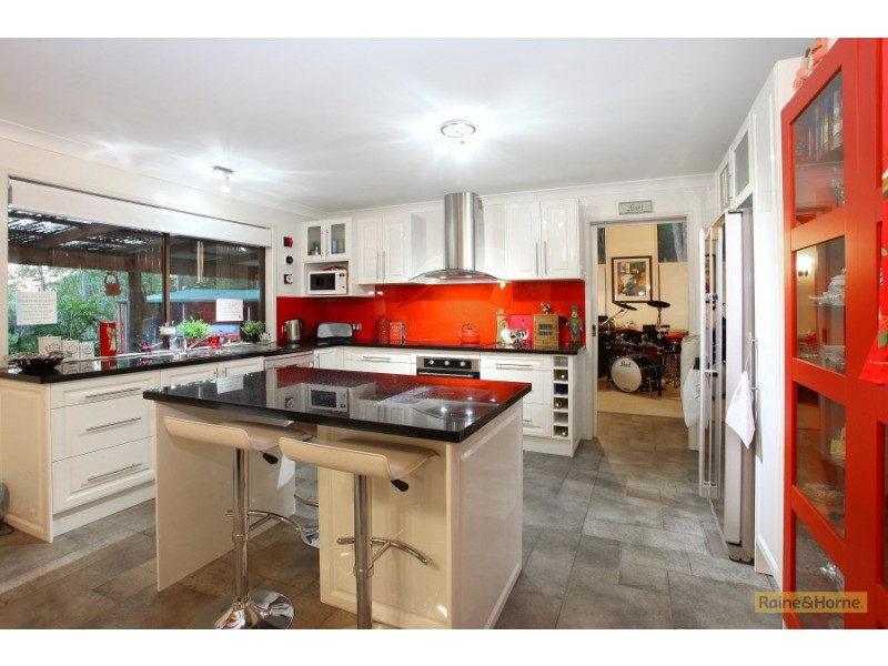 4 Woodside Place, Helensvale QLD 4212