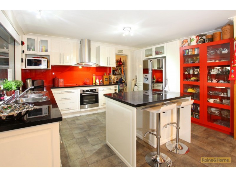 4 Woodside Place, Helensvale QLD 4212