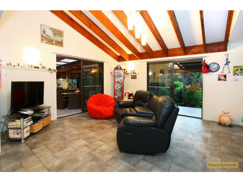 4 Woodside Place, Helensvale QLD 4212