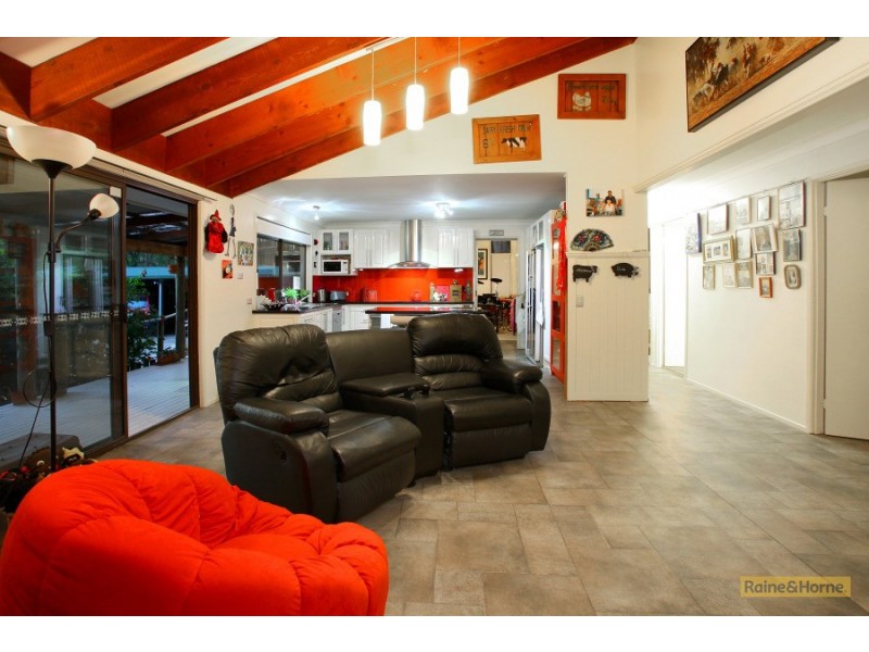 4 Woodside Place, Helensvale QLD 4212